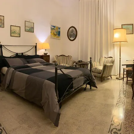 Il Pinolo, Comfy Studio In Rome's Coolest Patch, Pigneto * Řím